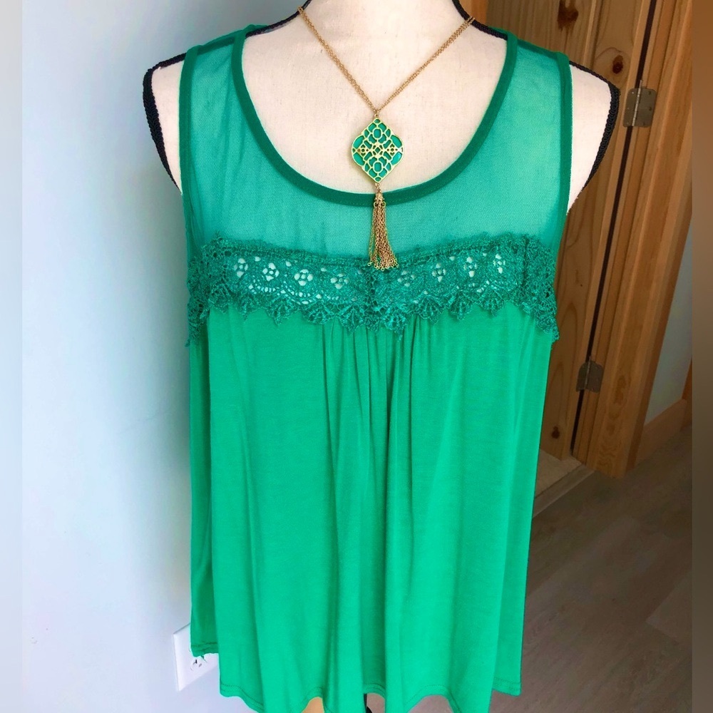 💚Forgotten Grace Emerald Green Crochet Lace Sleeveless Hi-Low Top Size Large